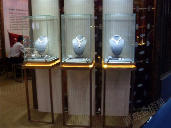 木質(zhì)烤漆珠寶展柜2